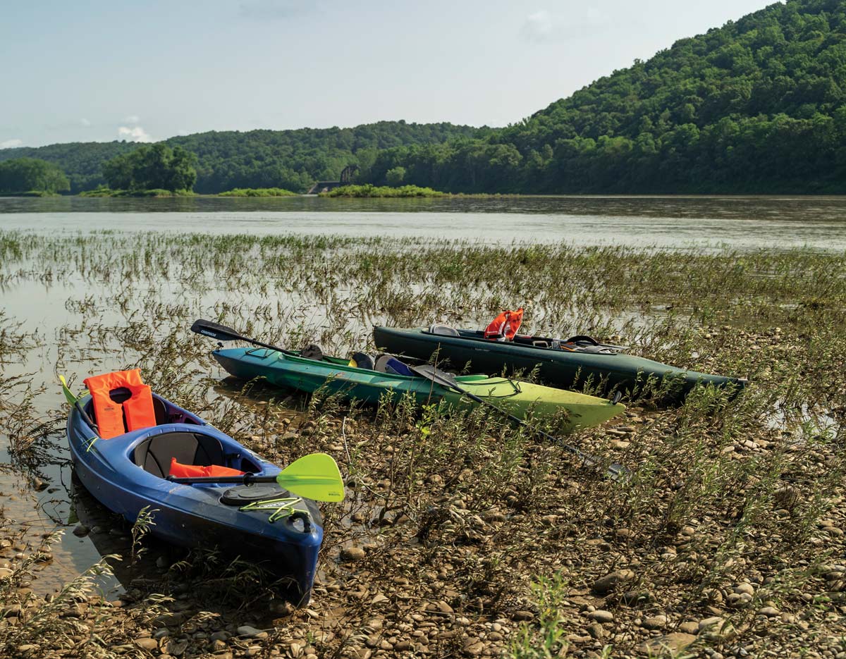 Cheyenne Moore M’20 and Professor Chris Martine kayaked the Allegheny River