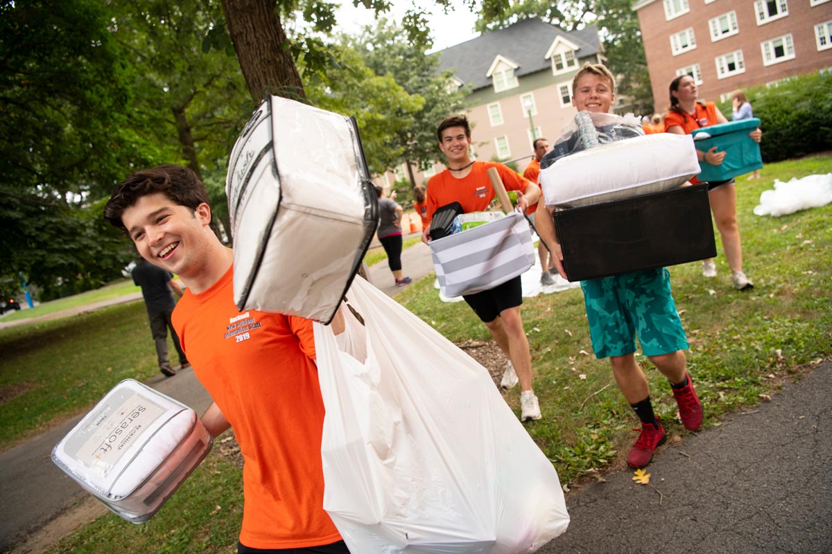 Bucknell studnets Move In Day